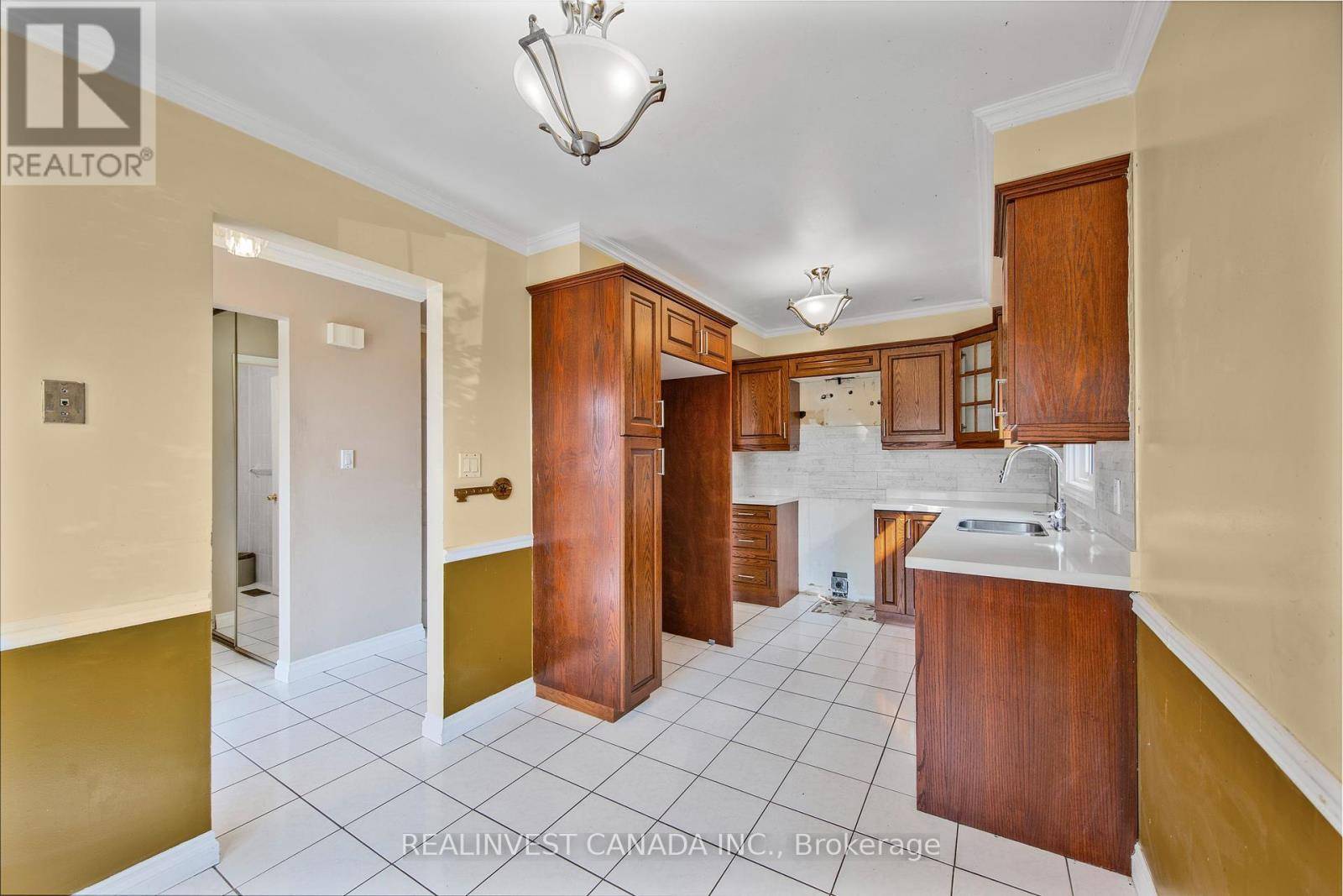 Toronto (malvern), ON M1B4M3,99 CARISBROOKE SQUARE