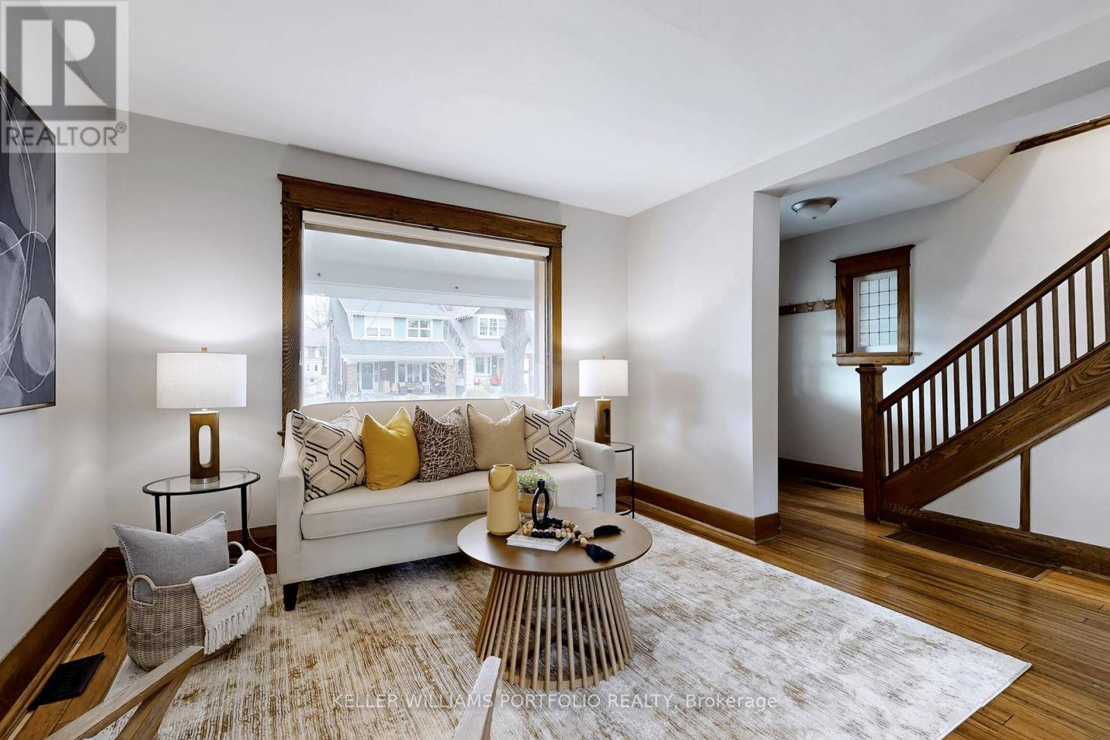 Toronto (east End-danforth), ON M4E2M5,177 BROOKSIDE DRIVE