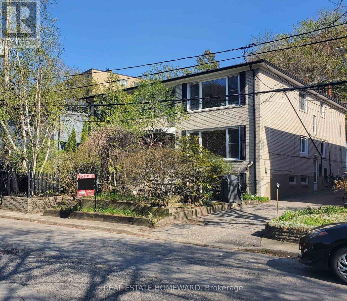 Toronto (east End-danforth), ON M4E1V6,21 Love CRES #Main