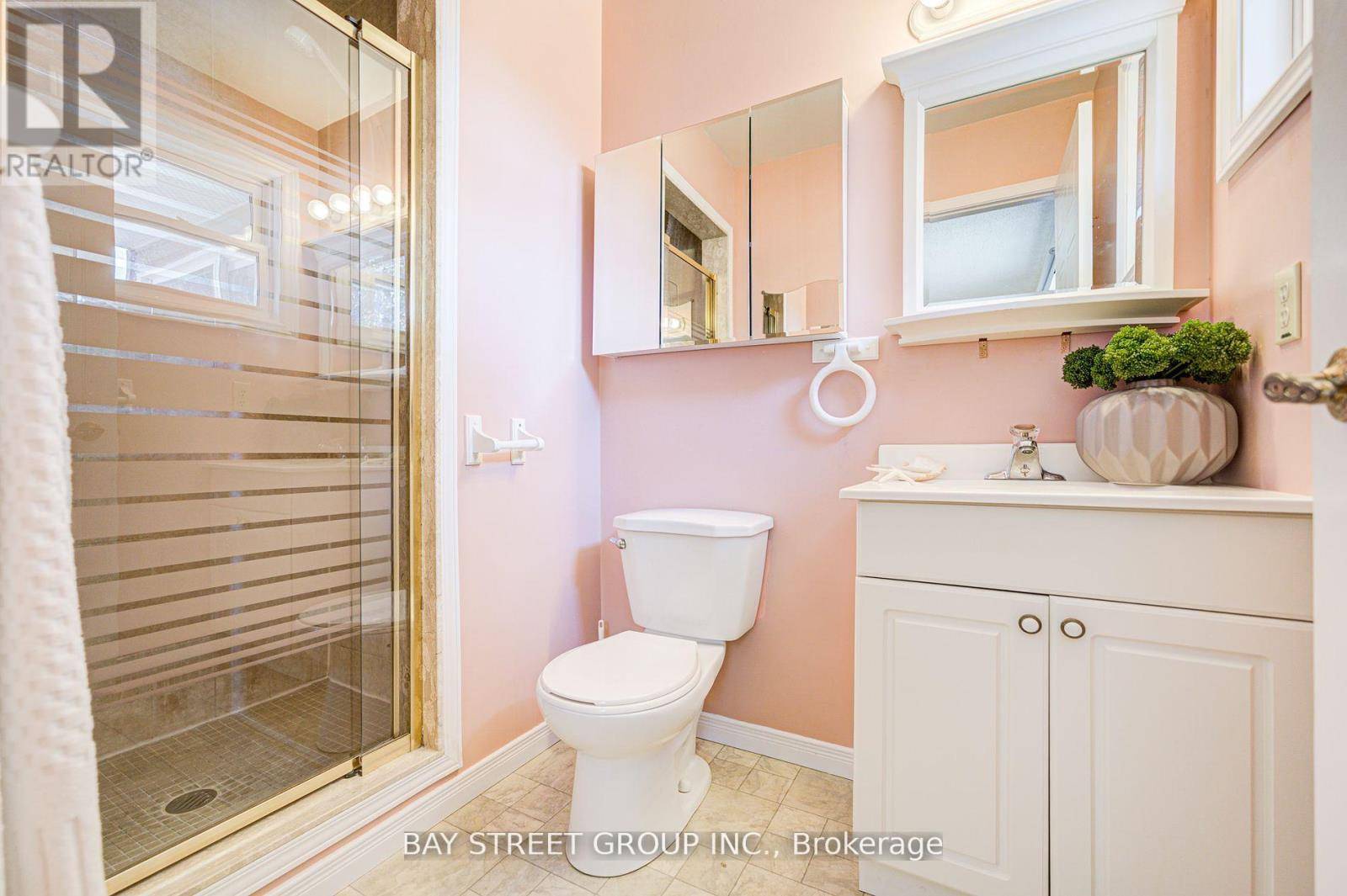 Oshawa (northglen), ON L1J7N5,750 Griffith ST #Main