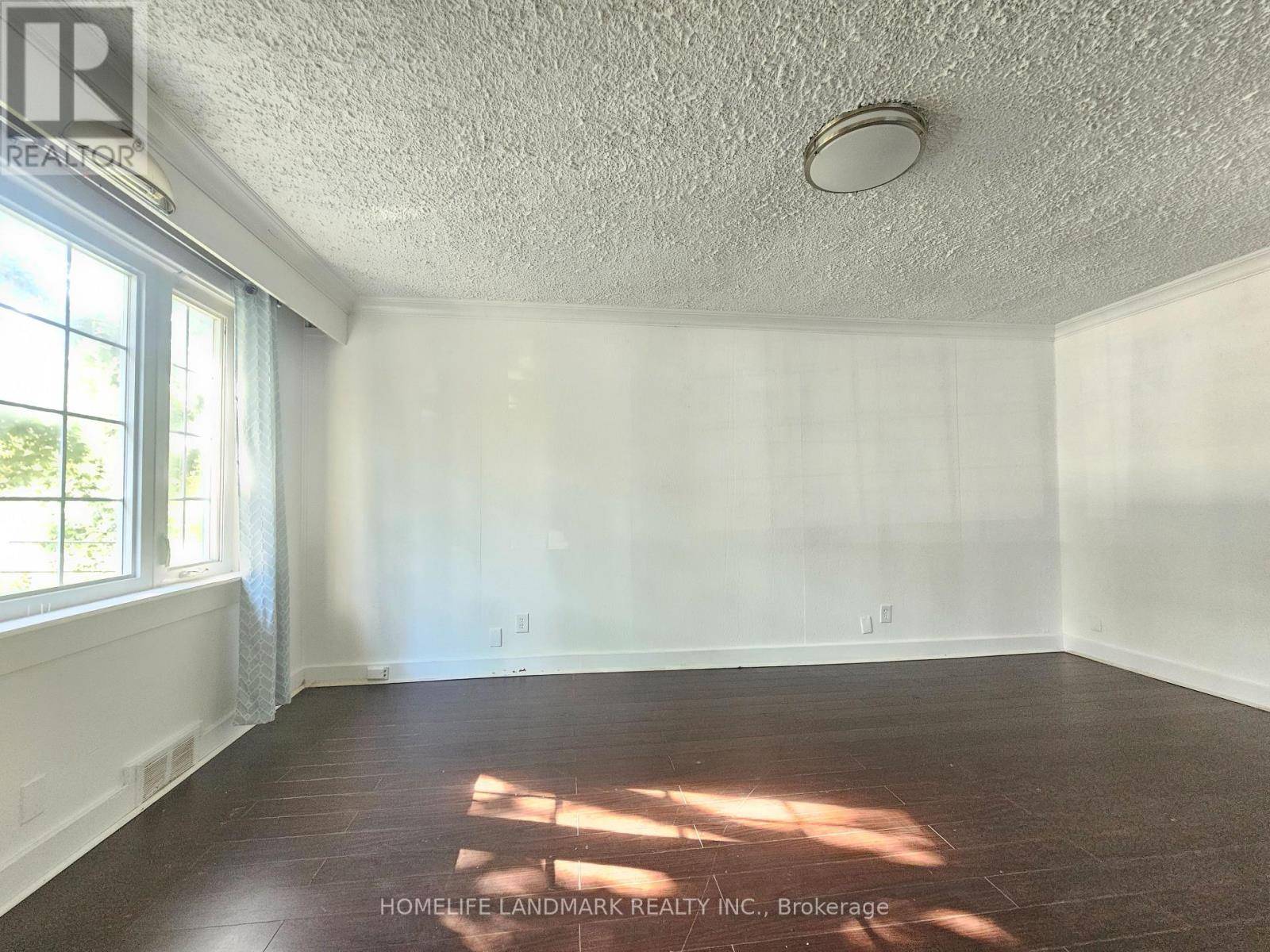 Toronto (scarborough Village), ON M1J3B3,43 BEACHELL STREET