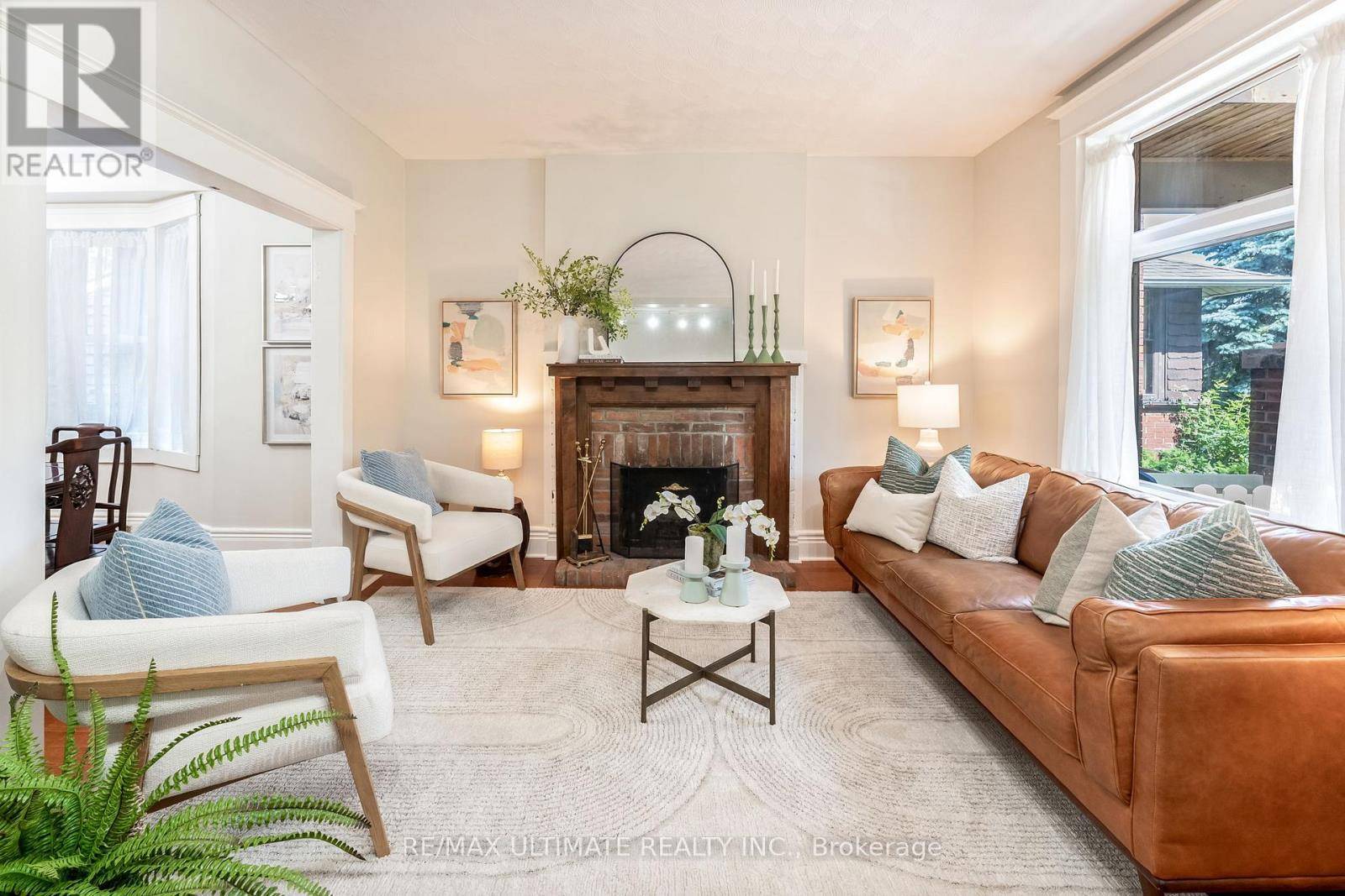 Toronto (east End-danforth), ON M4E2L6,17 BEACH VIEW CRESCENT