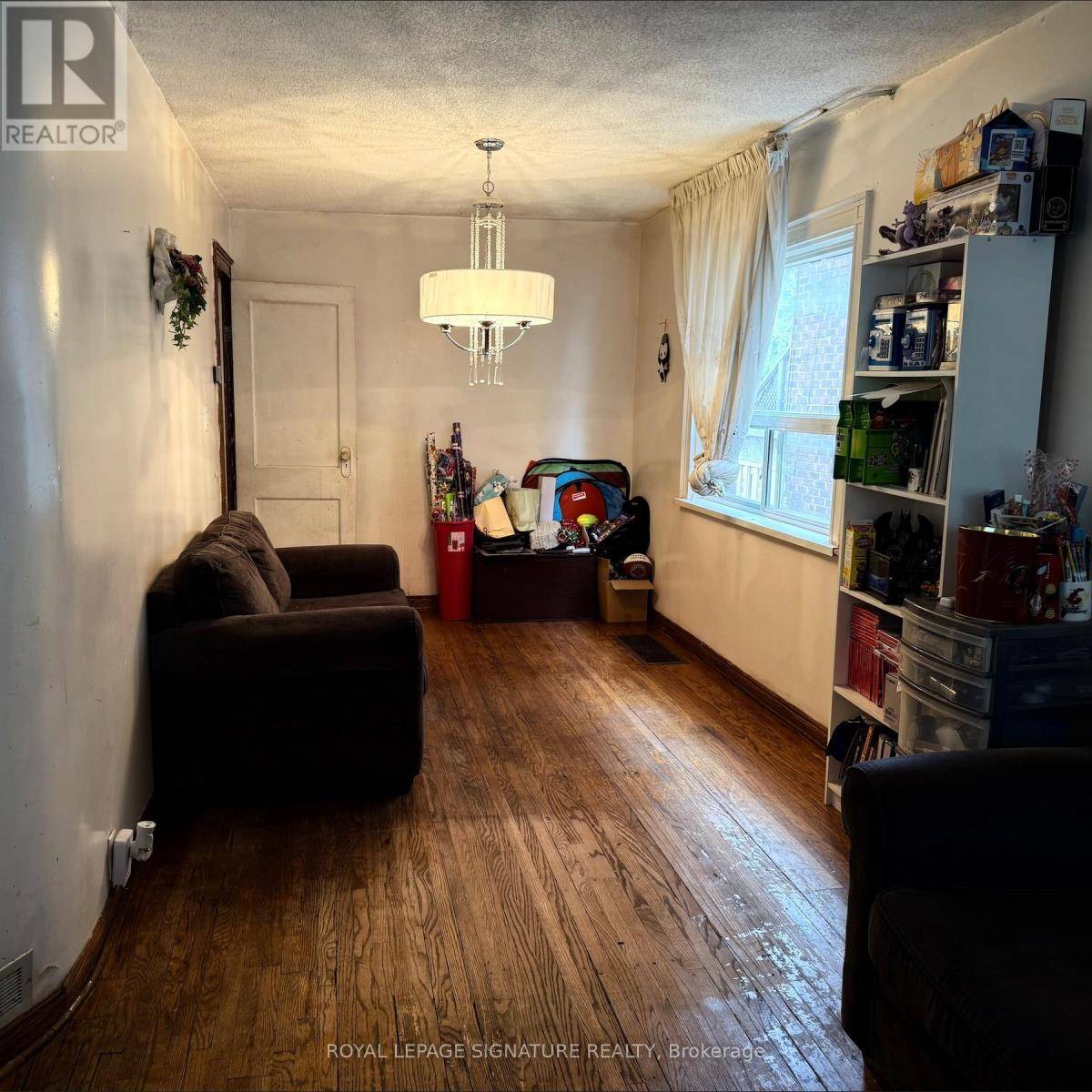 Toronto (danforth Village-east York), ON M4J4V9,28 DURANT AVENUE