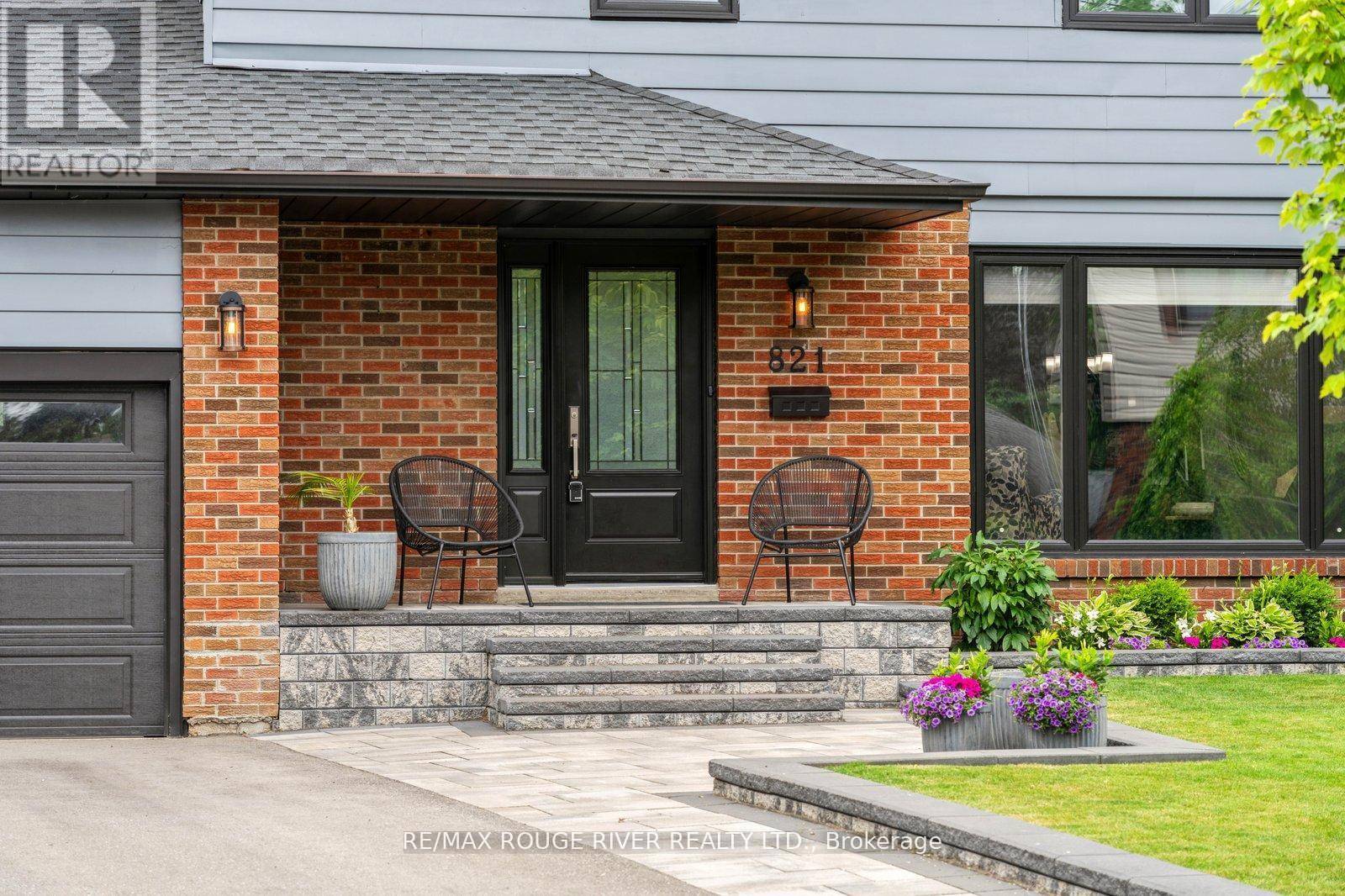 Pickering (west Shore), ON L1W2K6,821 HANWORTH COURT