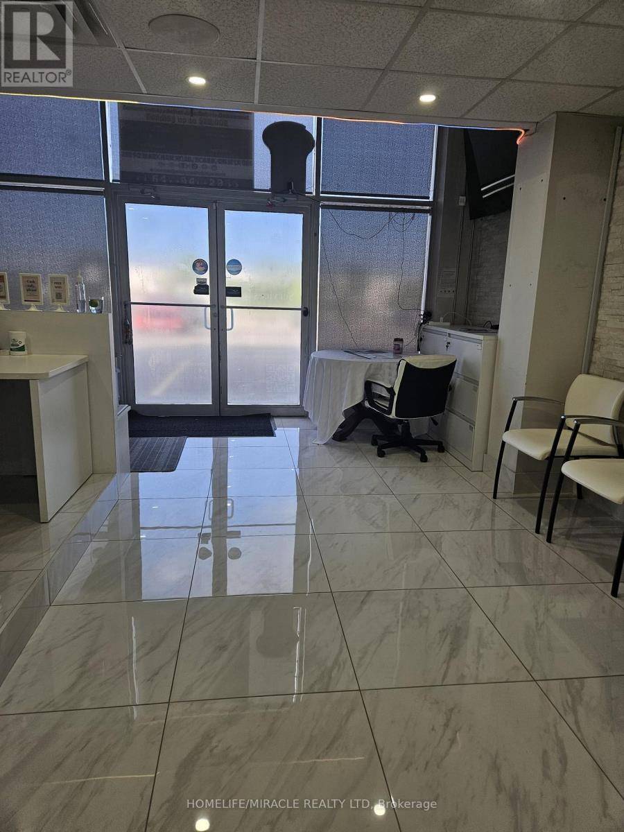 Toronto (rouge), ON M1X0B6,2901 Markham RD #102