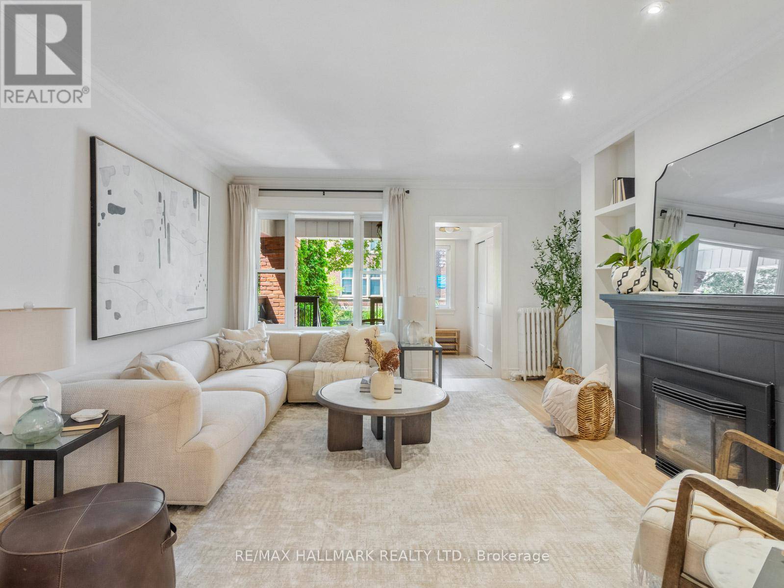 Toronto (woodbine Corridor), ON M4L3J1,97 BOWMORE ROAD