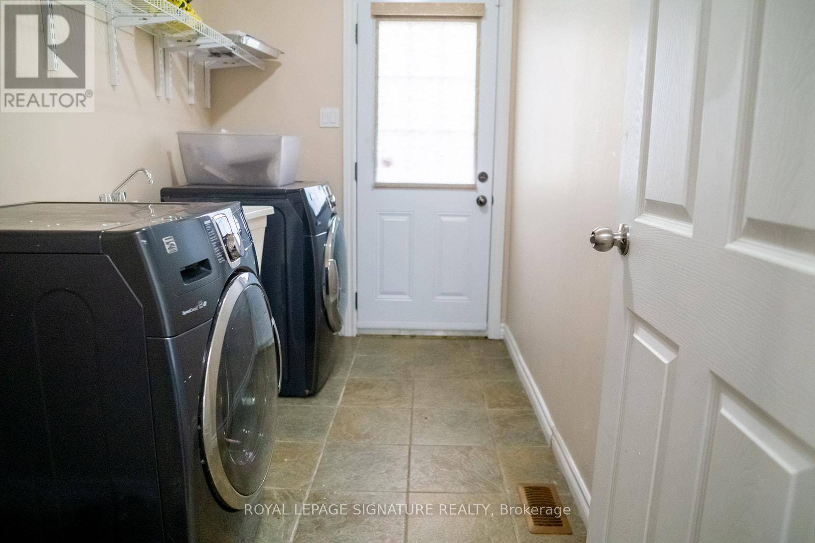 Pickering (liverpool), ON L1V3K1,1885 Rosefield RD #Main