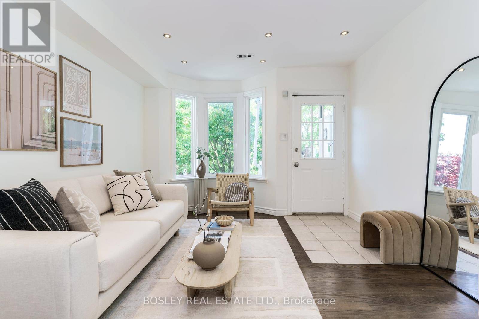 Toronto (greenwood-coxwell), ON M4L2J1,90 WALPOLE AVENUE