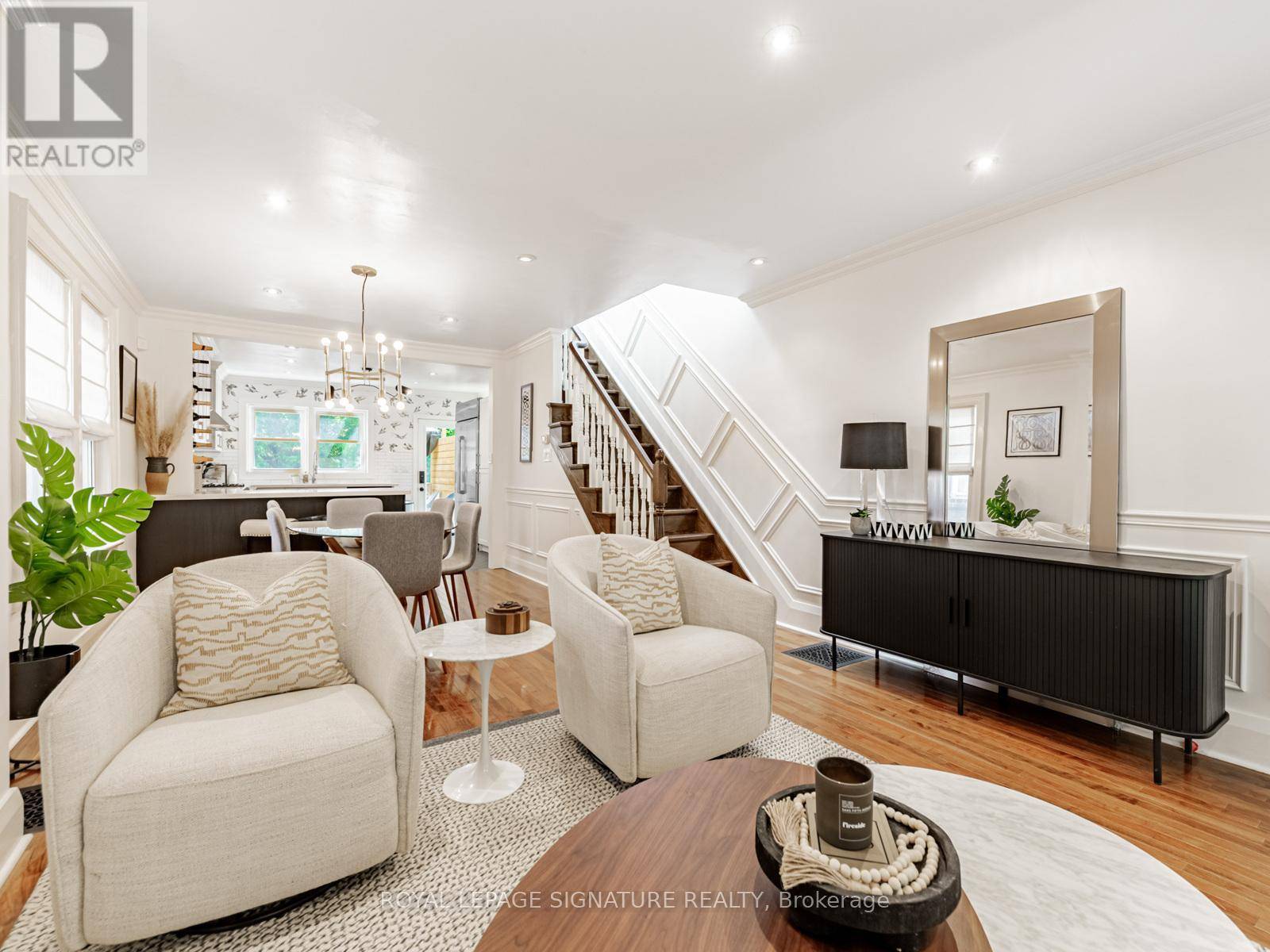 Toronto (woodbine Corridor), ON M4E2L2,35 FIRSTBROOKE ROAD