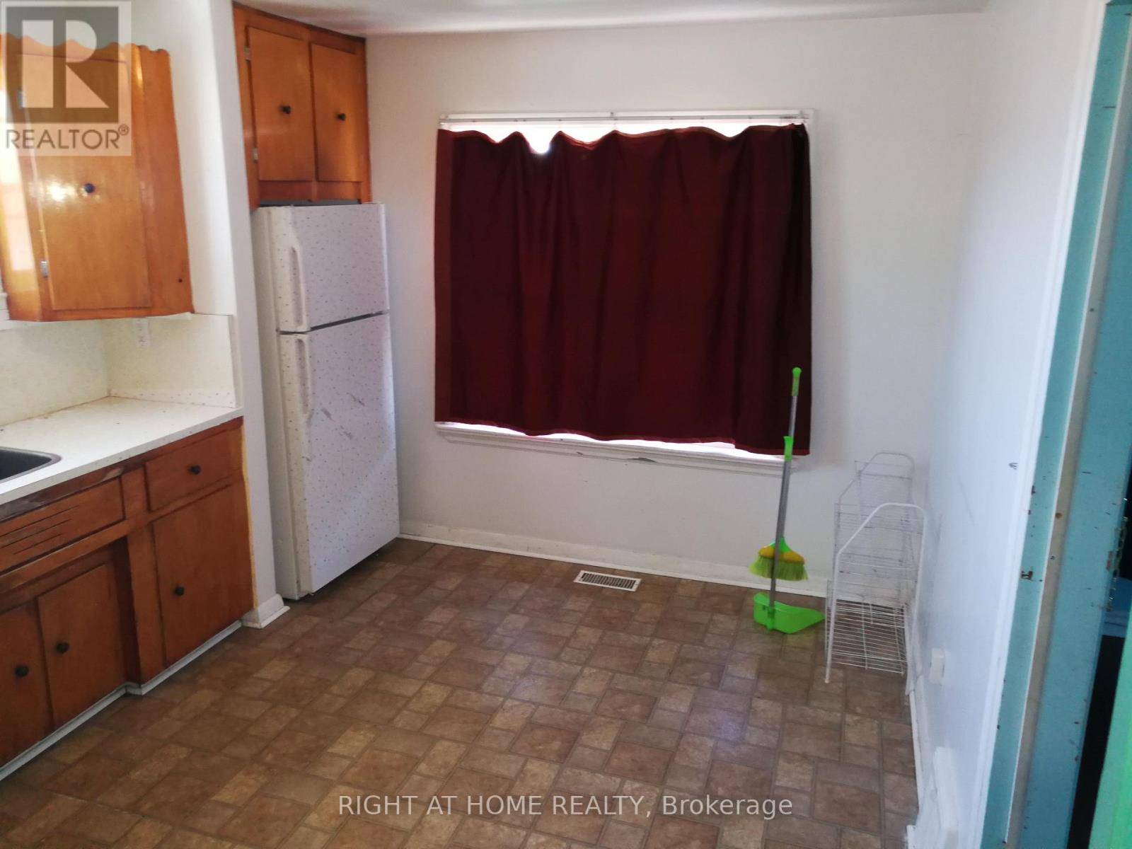 Toronto (clairlea-birchmount), ON M1L2W2,78 MAYBOURNE AVENUE