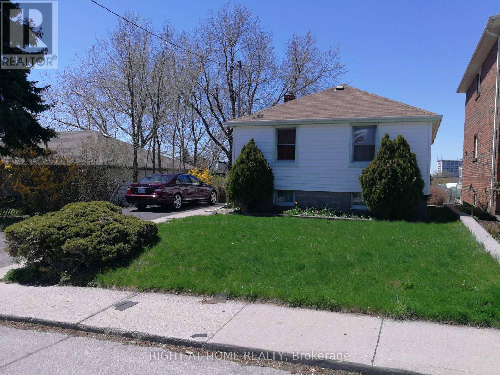 Toronto (clairlea-birchmount), ON M1L2W2,78 MAYBOURNE AVENUE