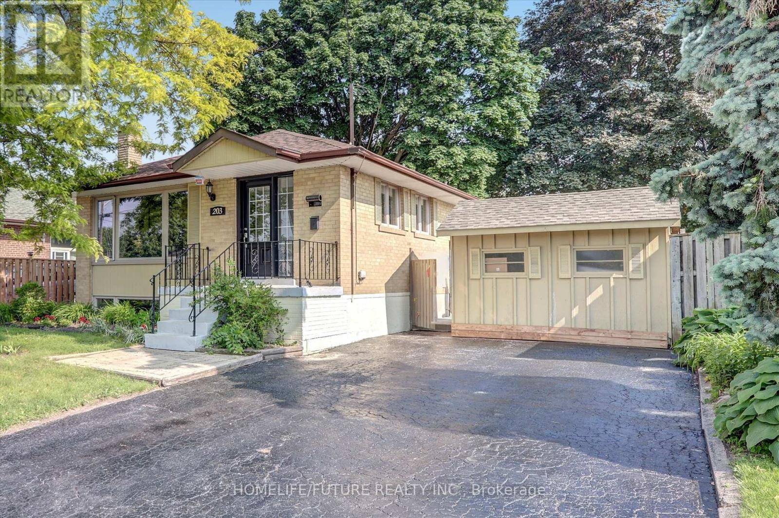 Whitby (blue Grass Meadows), ON L1N3S4,203 CRAWFORTH STREET