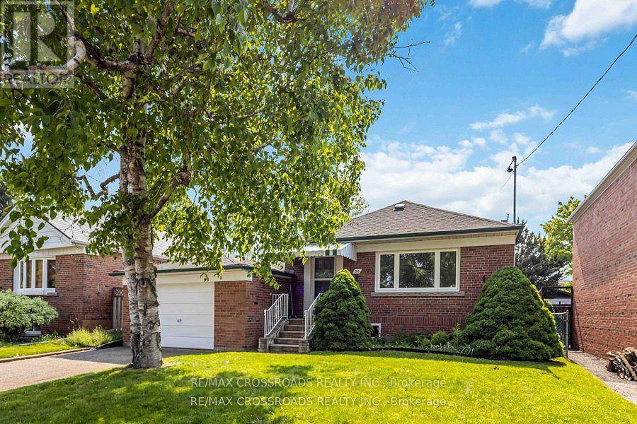 Toronto (wexford-maryvale), ON M1R2V6,58 GREYLAWN CRESCENT