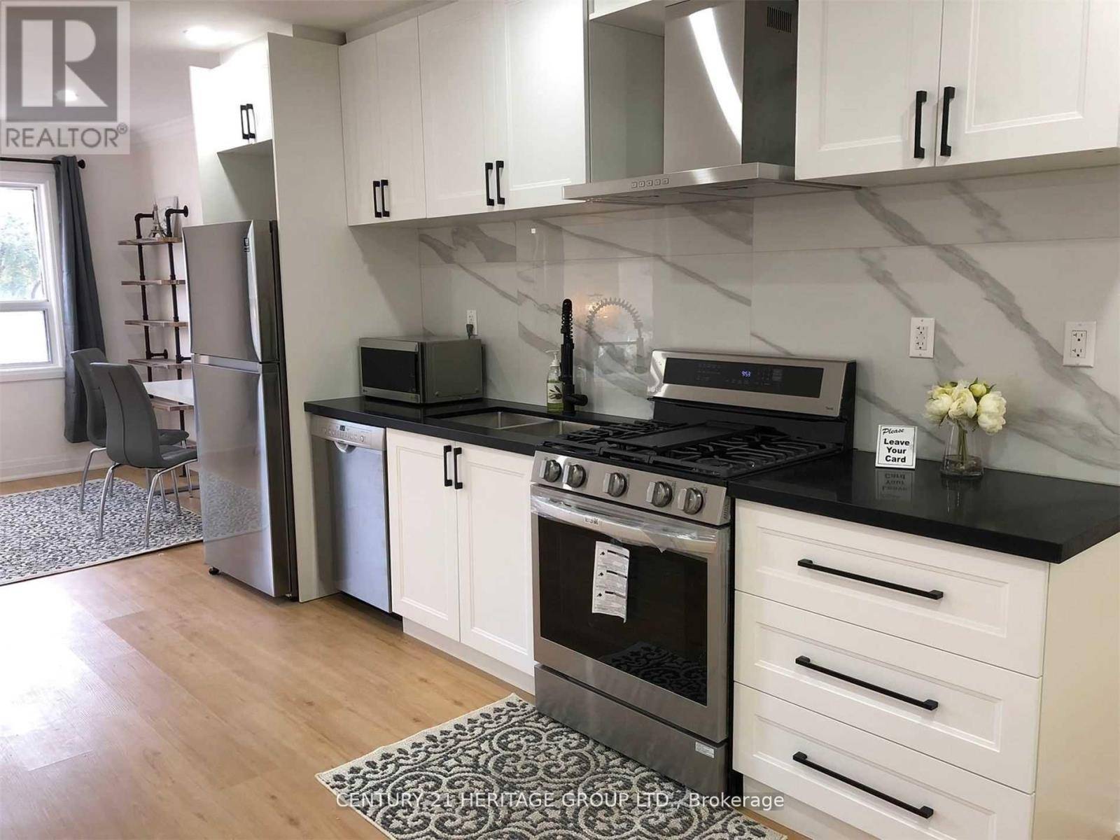 Toronto (danforth), ON M4C1H8,1710 Danforth AVE #1