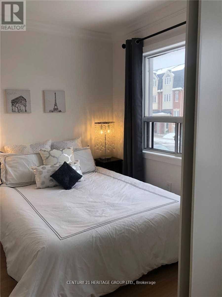 Toronto (danforth), ON M4C1H8,1710 Danforth AVE #1