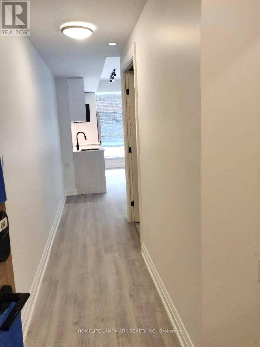 Toronto (east End-danforth), ON M4C0B1,2369 Danforth AVE #202