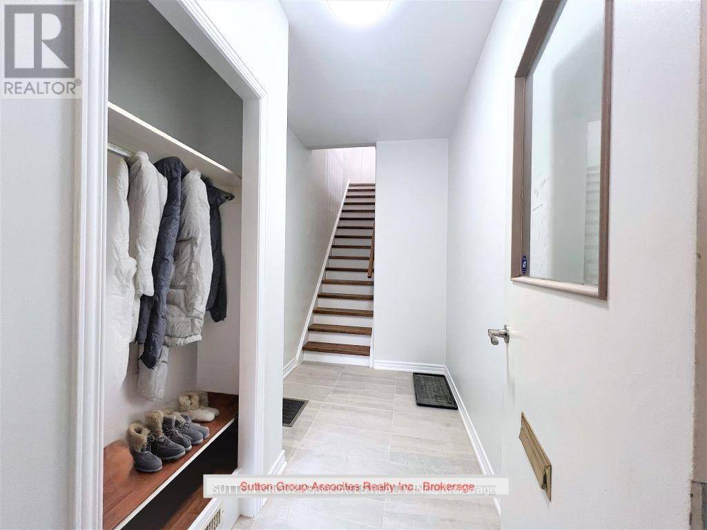 Toronto (blake-jones), ON M4J1B8,499 Pape AVE #2nd&3rd