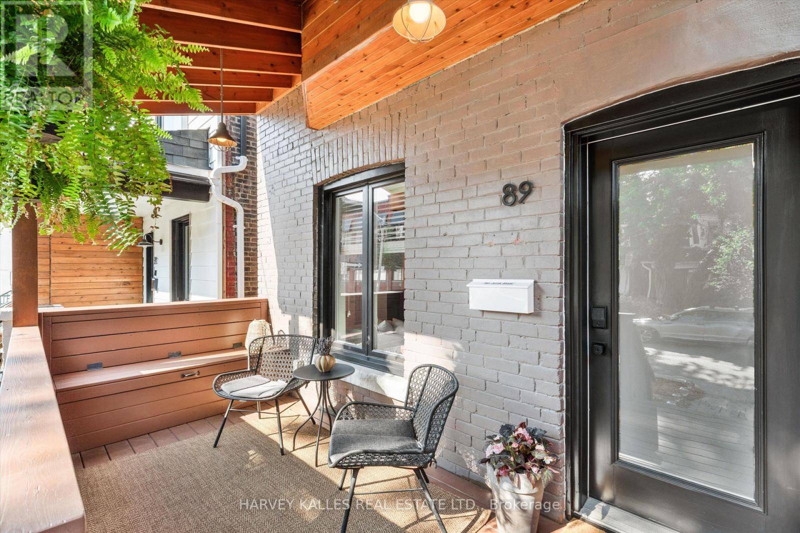 Toronto (south Riverdale), ON M4M2L3,89 EMPIRE AVENUE