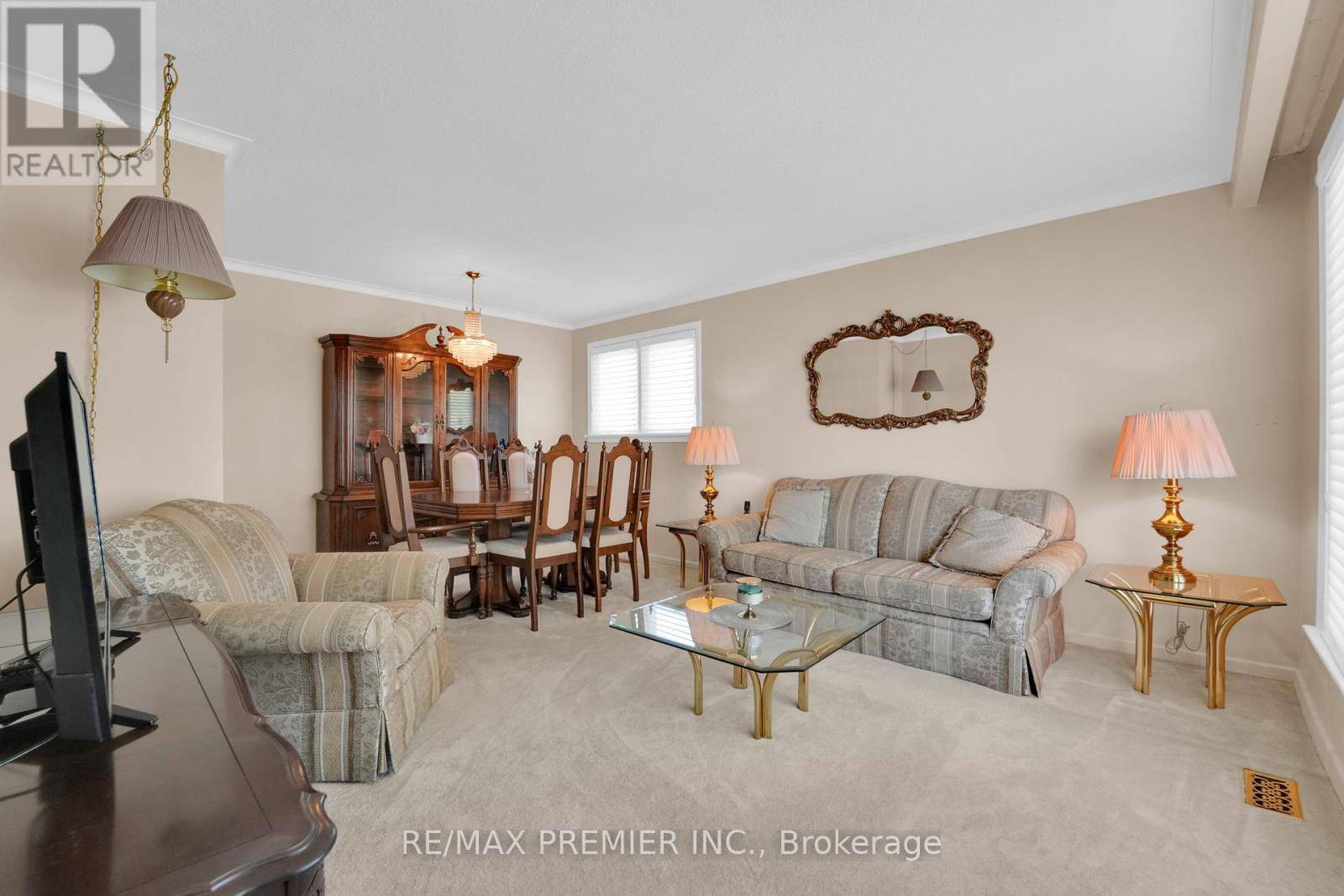 Toronto (bendale), ON M1J1P7,6 PALOMA PLACE