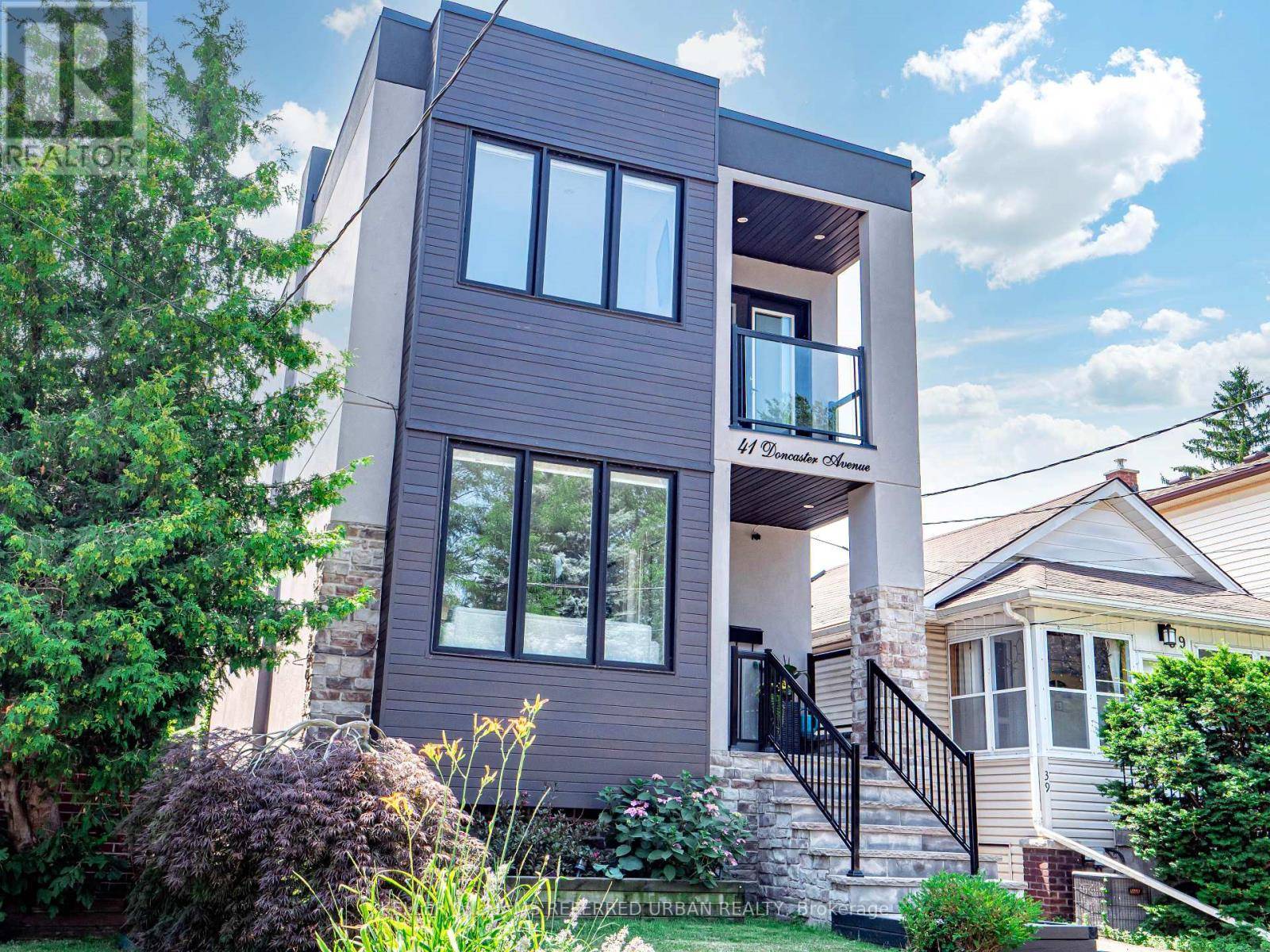 Toronto (woodbine-lumsden), ON M4C1Y6,41 DONCASTER AVENUE