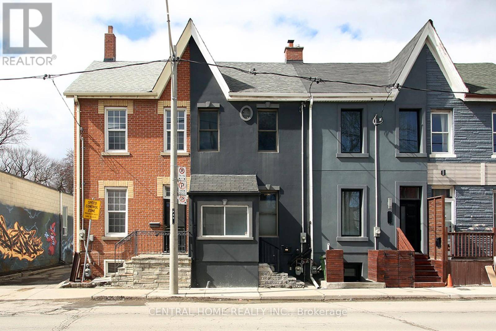 Toronto (south Riverdale), ON M4M2R7,106 CARLAW AVENUE