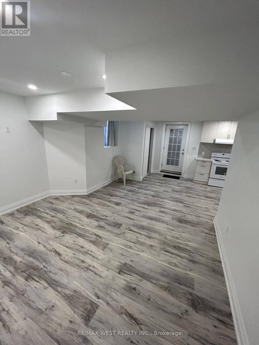 Ajax (central), ON L1S7H5,26 Doric ST #Lower