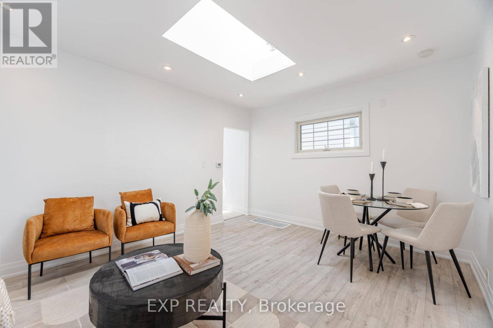 Toronto (woodbine-lumsden), ON M4C2C1,48 ORLEY AVENUE