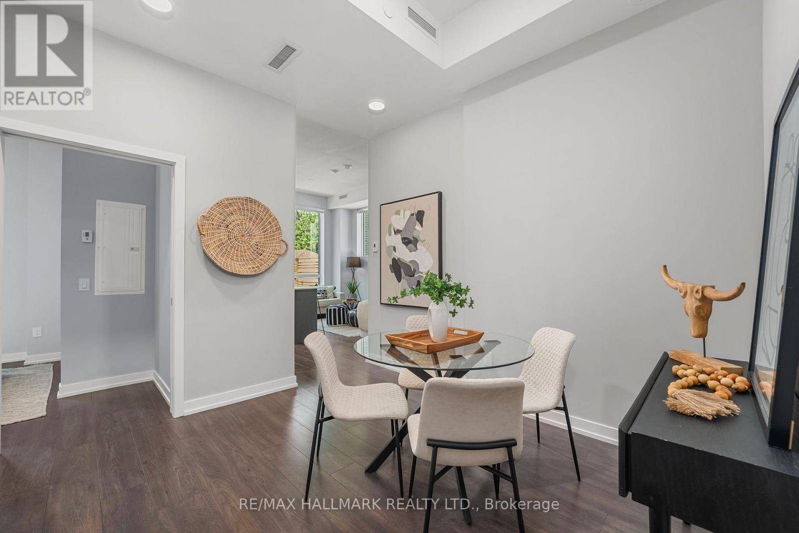 Toronto (south Riverdale), ON M4M0E4,150 Logan AVE #124