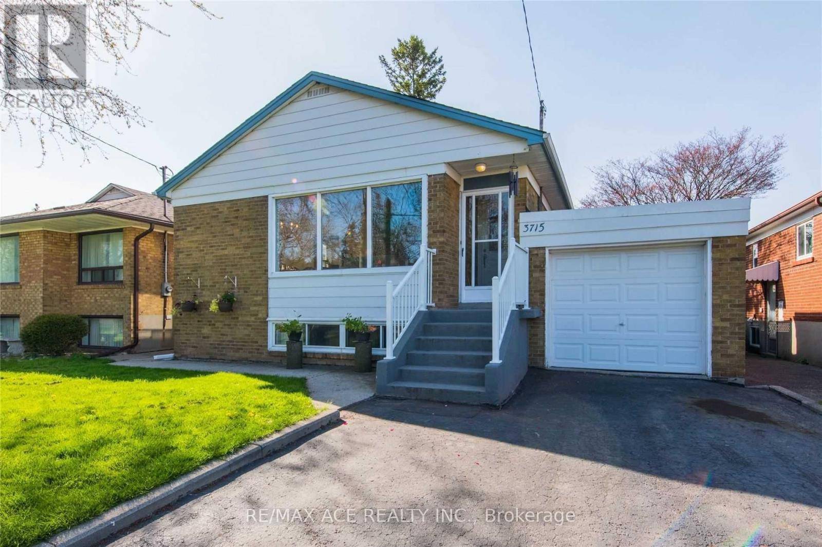 Toronto (cliffcrest), ON M1M1T5,3715 St Clair AVE East #Main
