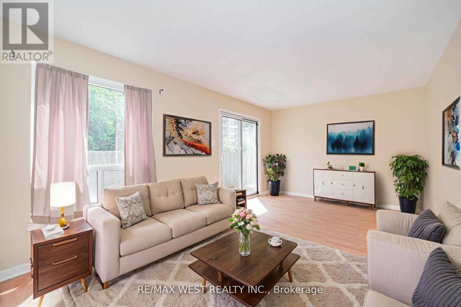 Toronto (l'amoreaux), ON M1W2M8,44 Chester Le BLVD #22
