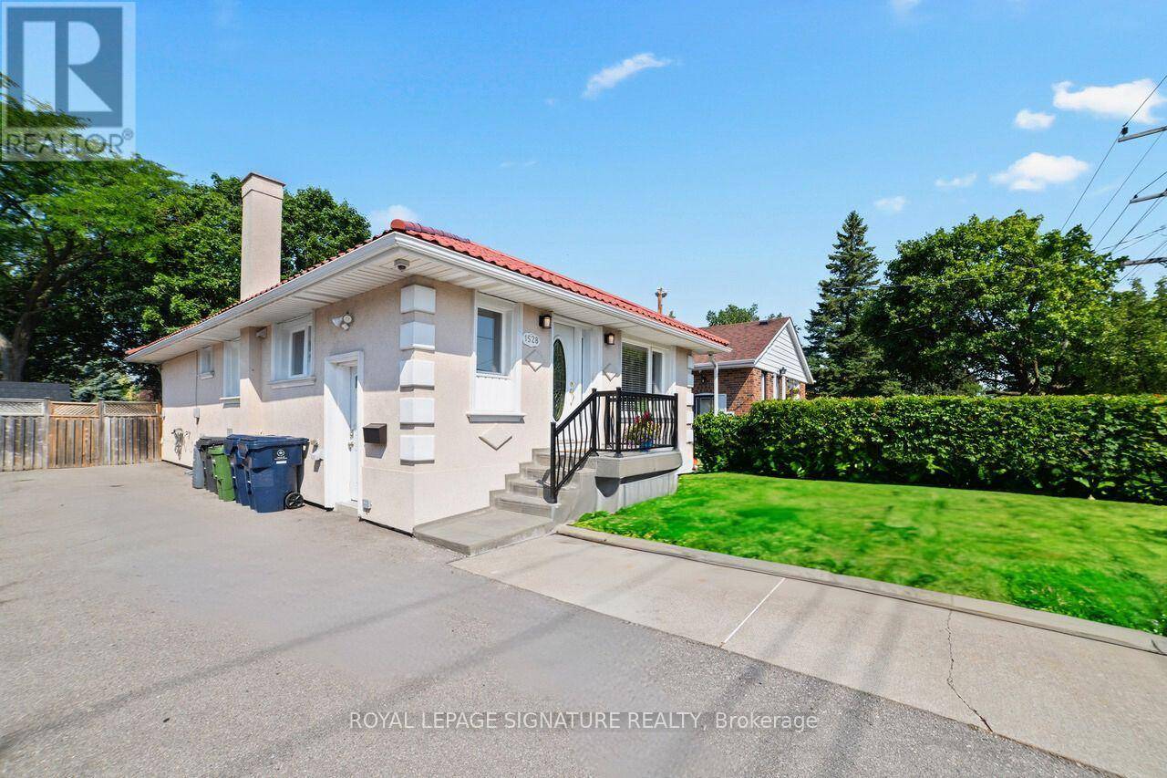 Toronto (wexford-maryvale), ON M1R2K2,1528 Pharmacy AVE #Main