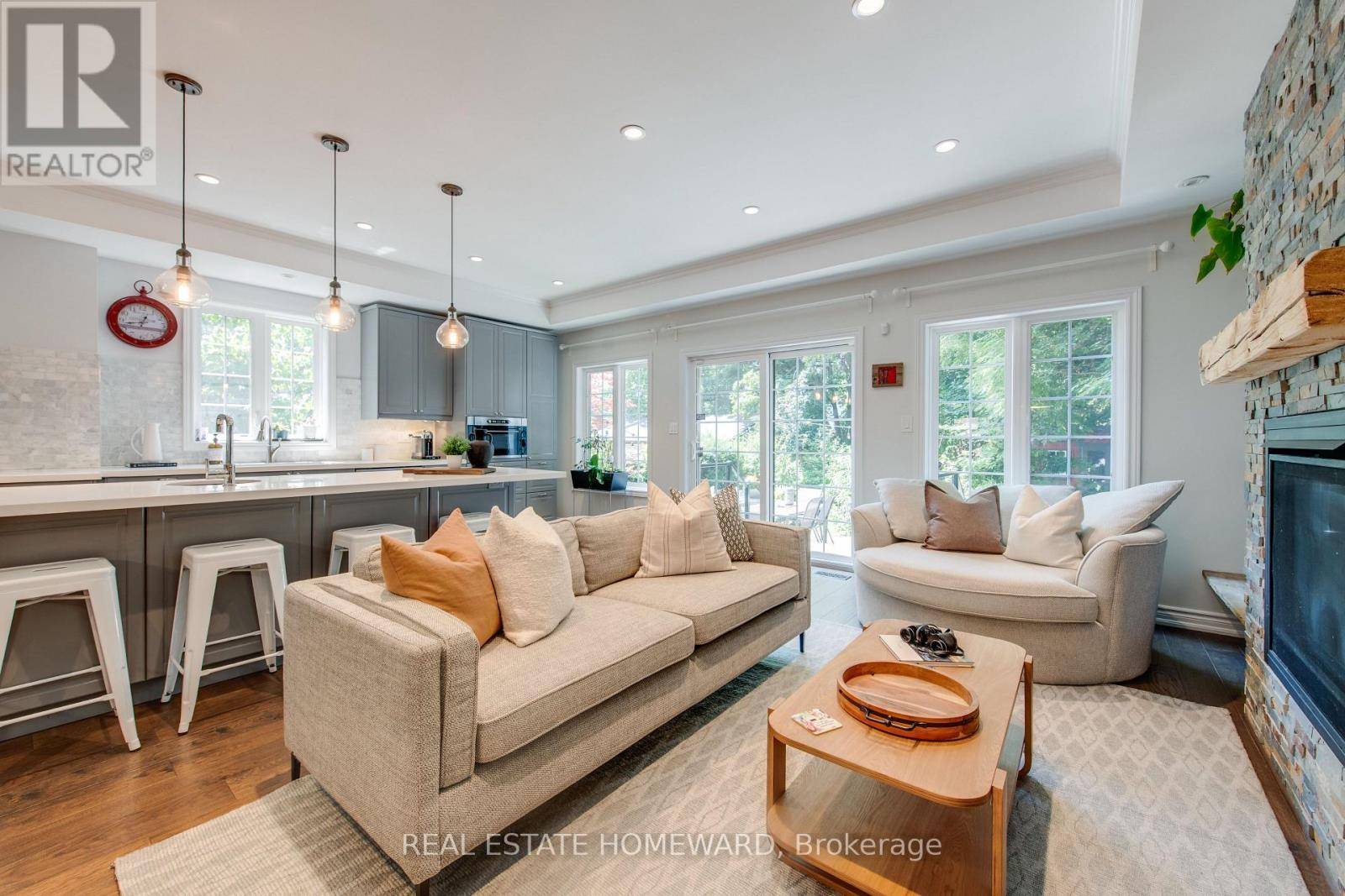 Toronto (cliffcrest), ON M1M2R3,52 HAREWOOD AVENUE