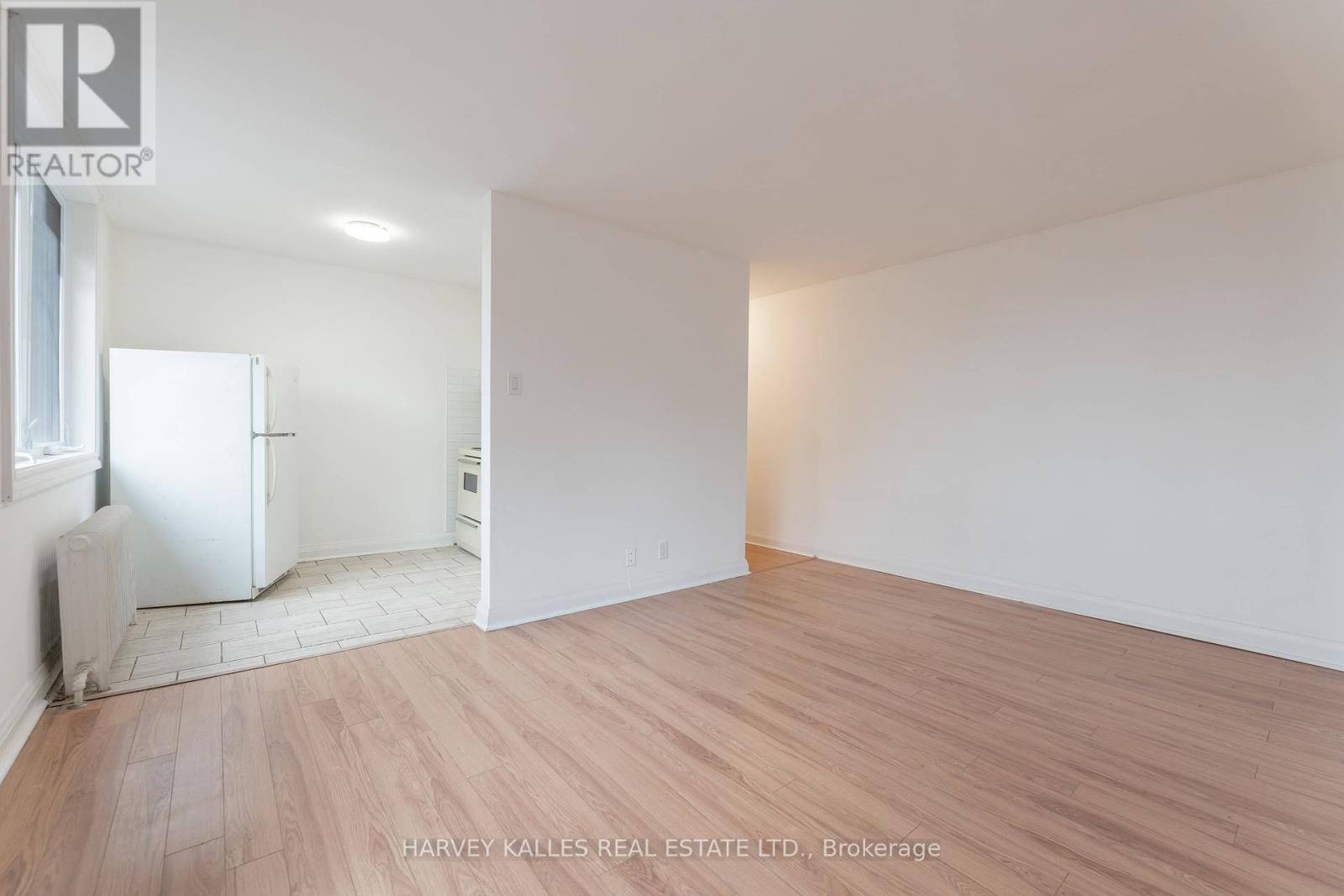 Toronto (woodbine-lumsden), ON M4C4W6,330 Chisholm AVE #12