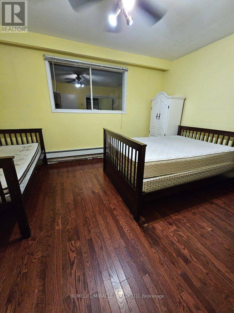 Toronto (wexford-maryvale), ON M1R3X2,23 Tardree PL #Main - 2
