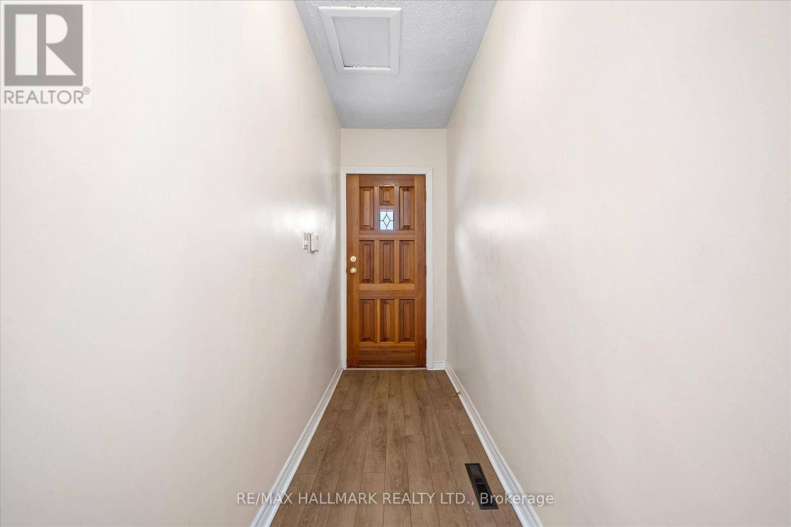 Toronto (south Riverdale), ON M4M2R8,169 CARLAW AVENUE