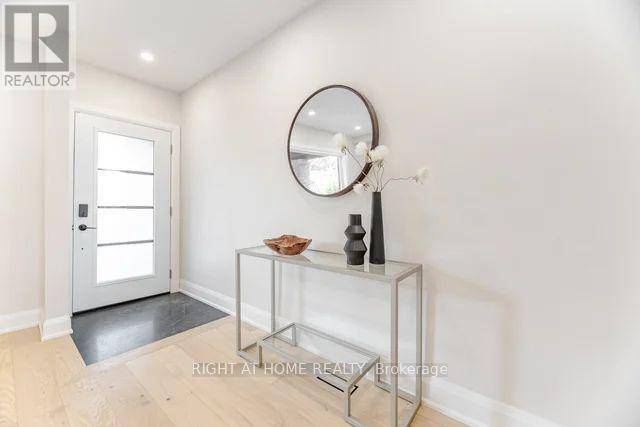 Toronto (woodbine Corridor), ON M4L3H6,23 BOWMORE ROAD