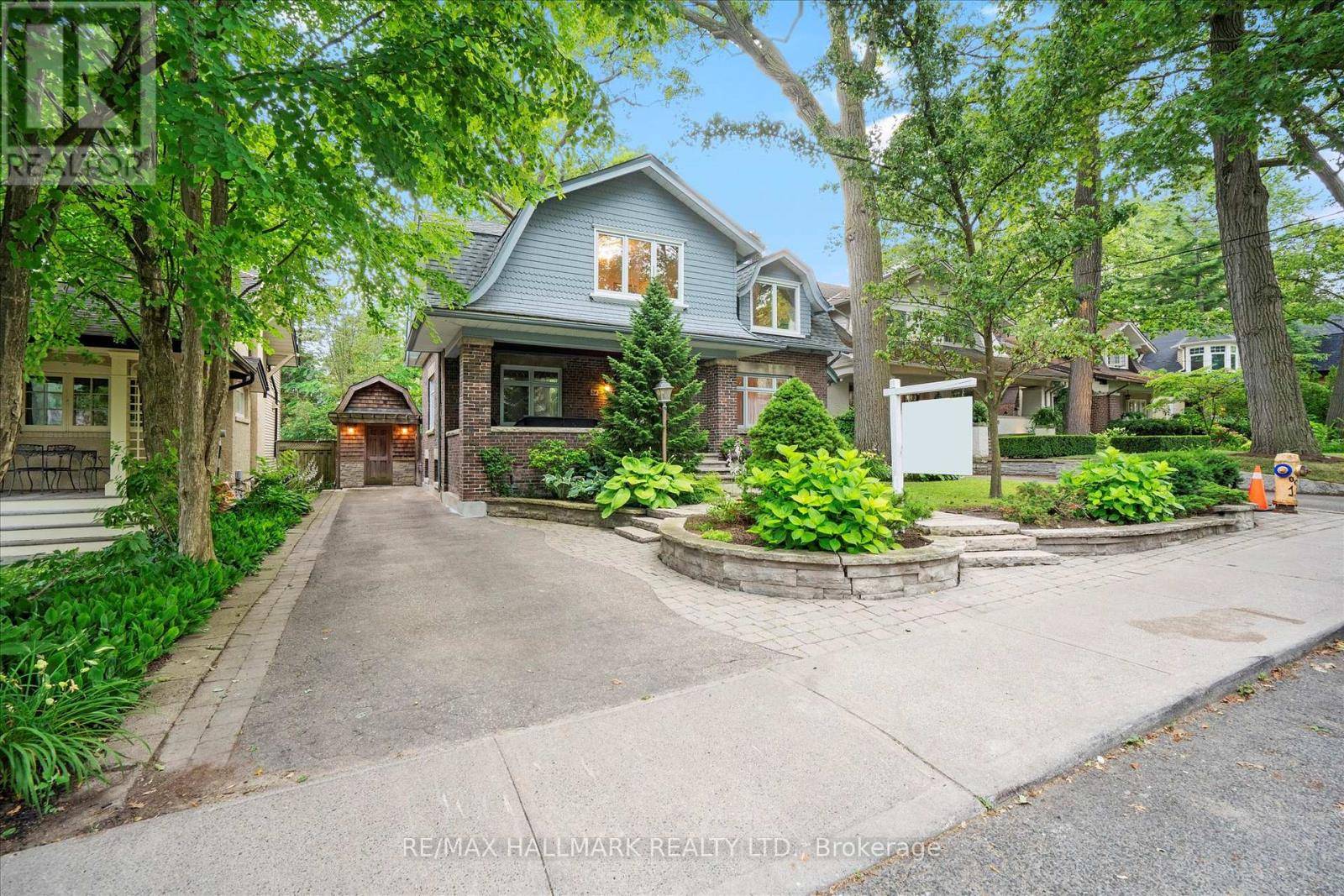 Toronto (the Beaches), ON M4E3M3,34 MUNRO PARK AVENUE