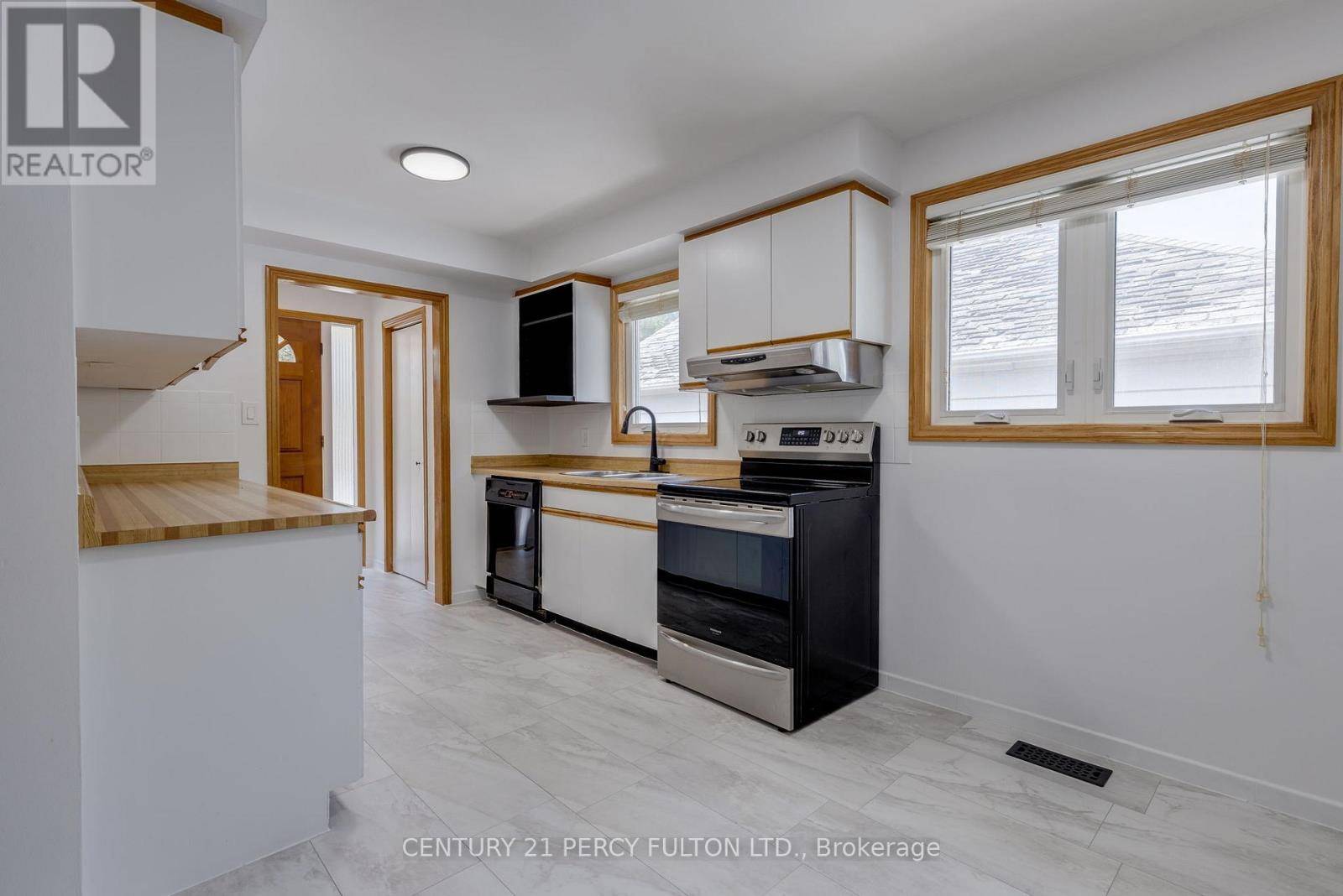 Toronto (birchcliffe-cliffside), ON M1N3T1,59 VANBRUGH AVENUE