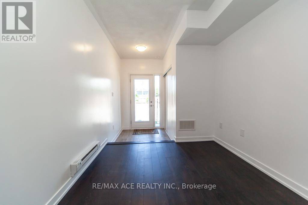 Pickering (town Centre), ON L1V0H2,1865 Pickering Pkwy #105