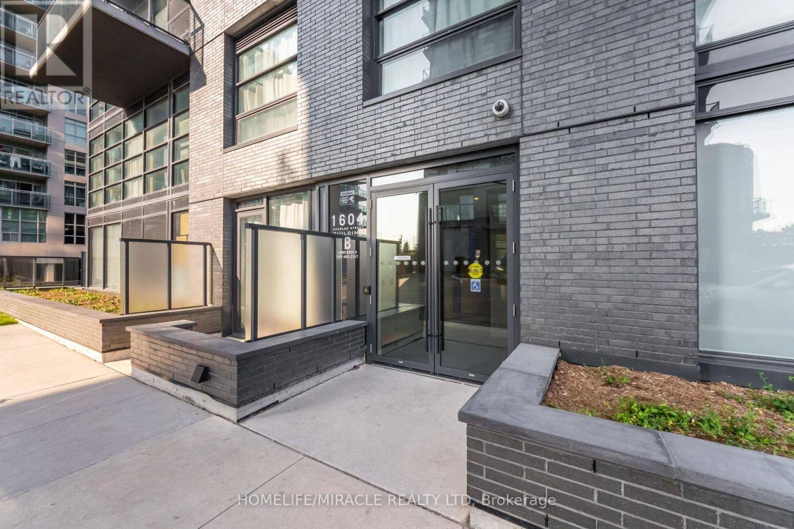 Whitby (port Whitby), ON L1N1B9,1604 Charles ST #114