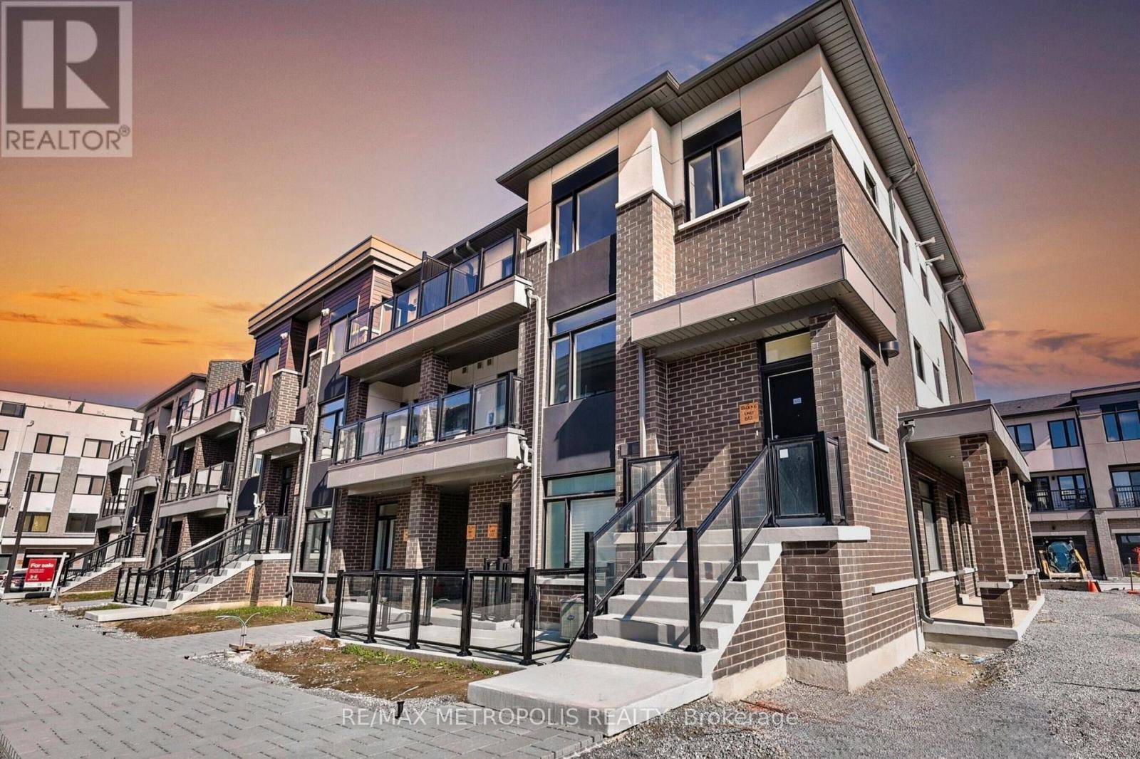 Pickering (duffin Heights), ON L1X0S9,1695 Dersan ST #1012