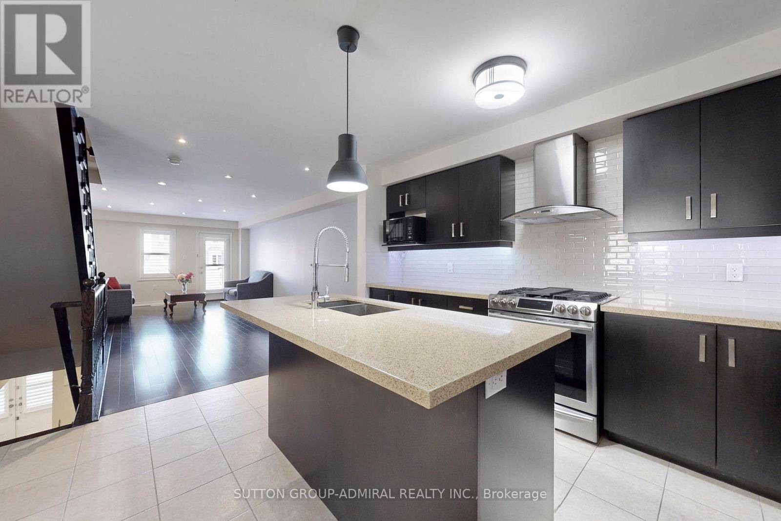 Toronto (eglinton East), ON M1J0B1,35 PRINGDALE GARDENS CIRCLE
