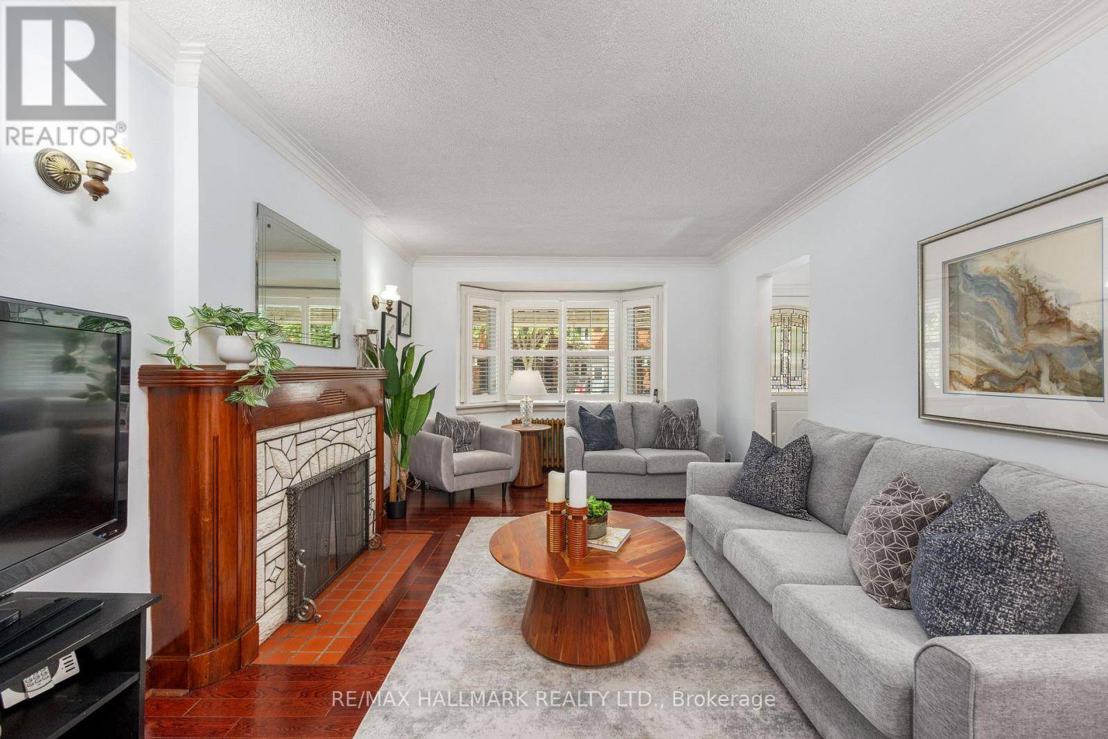 Toronto (danforth Village-east York), ON M4J3K5,236 DEWHURST BOULEVARD N