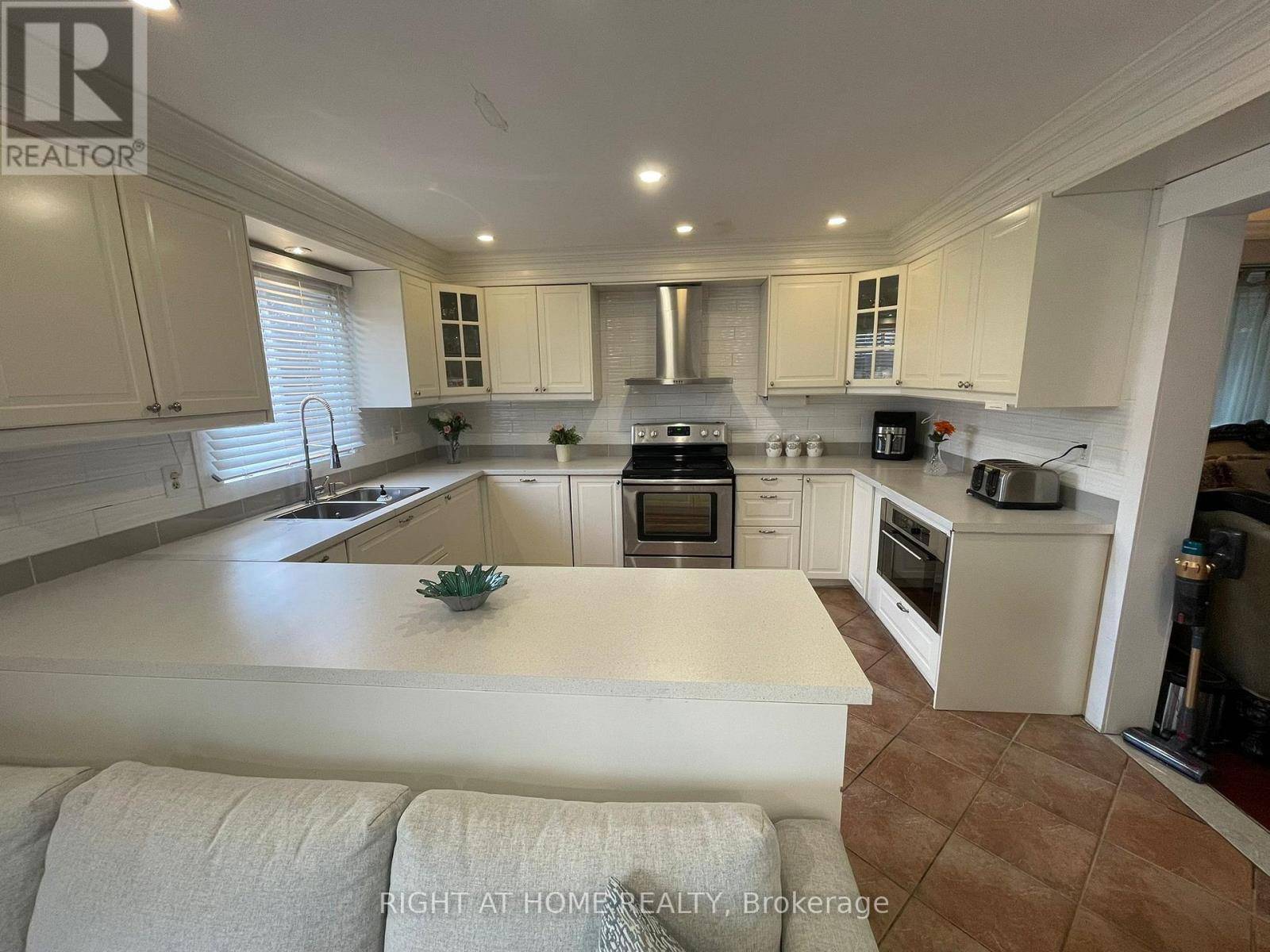 Pickering (brock Ridge), ON L1X2L5,1627 MIDDLETON STREET