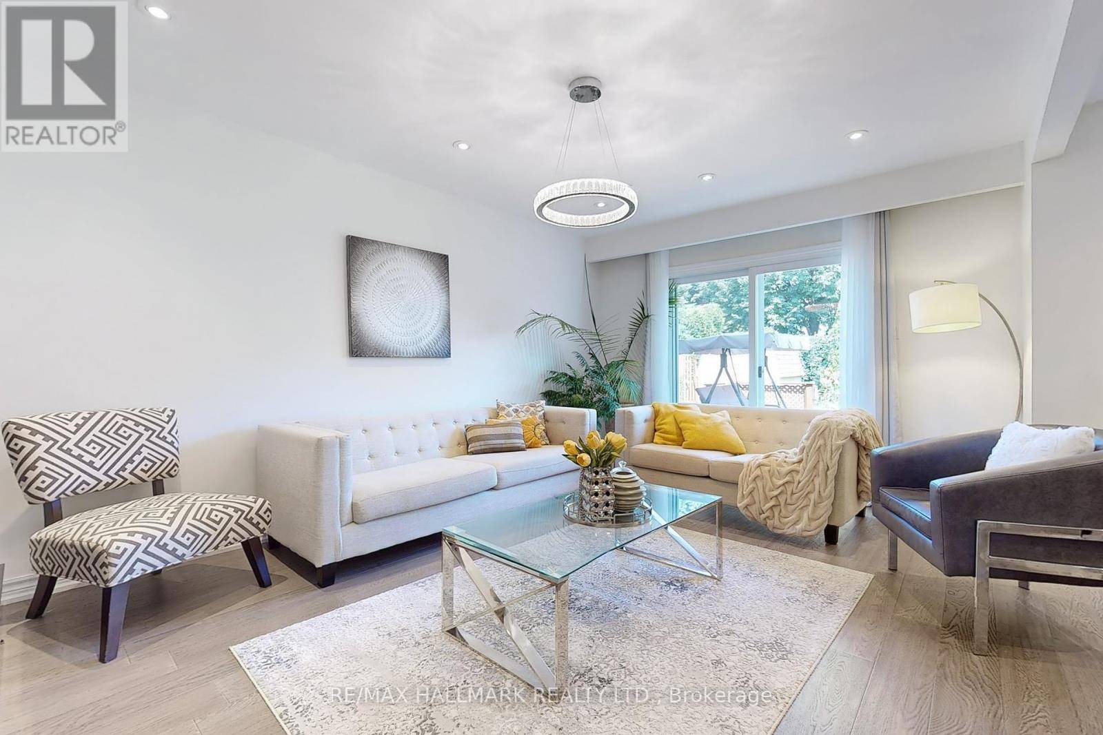 Oshawa (centennial), ON L1G7R8,249 KENSINGTON CRESCENT