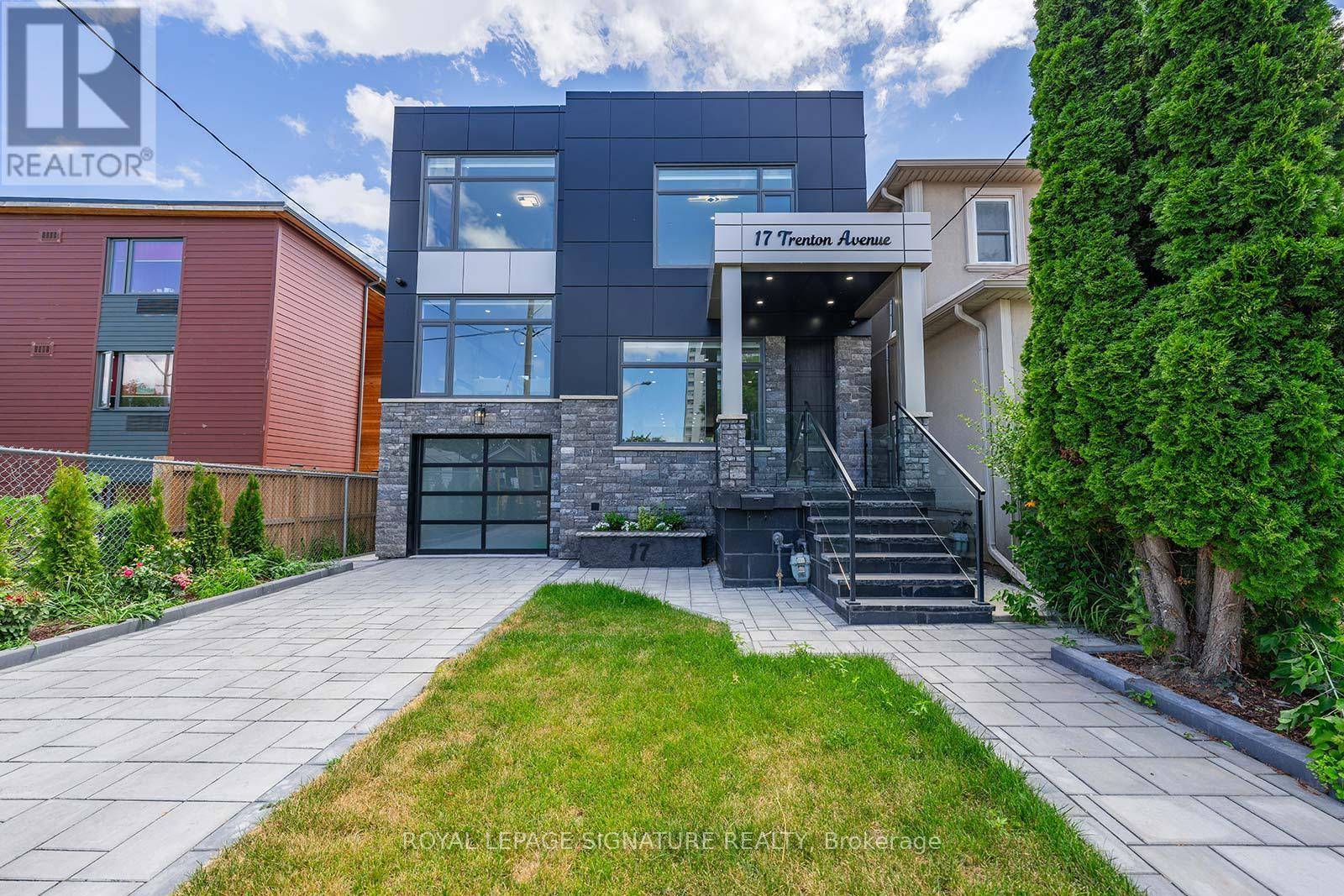 Toronto (woodbine-lumsden), ON M4C2Z3,17 TRENTON AVENUE