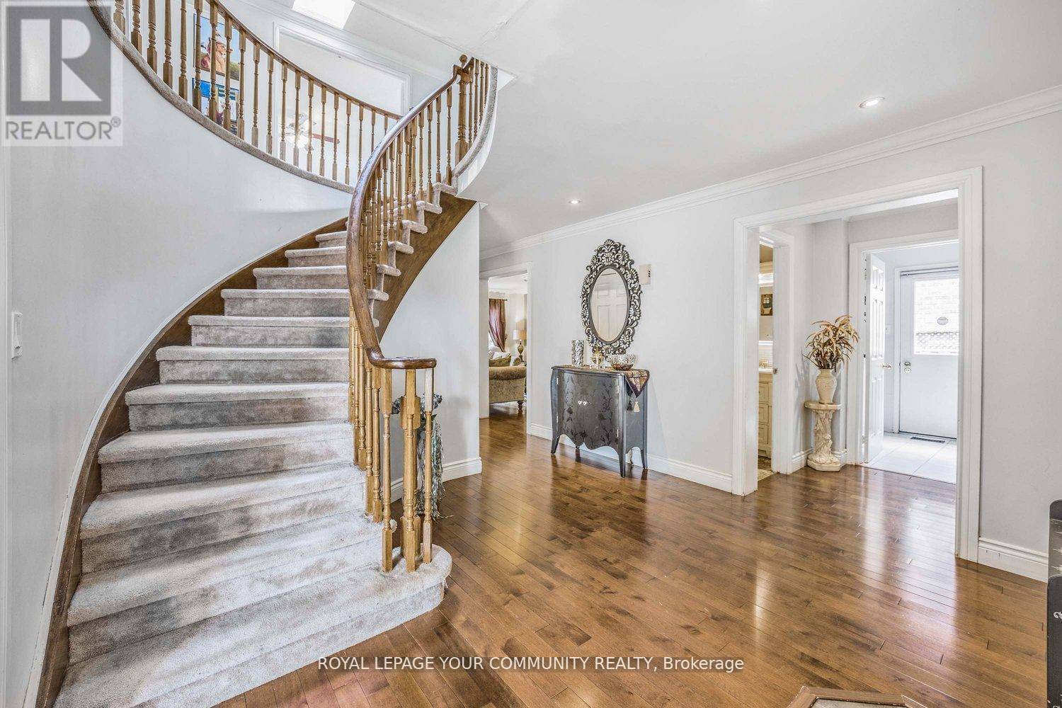 Pickering (rougemount), ON L1V5R9,261 HOOVER DRIVE W