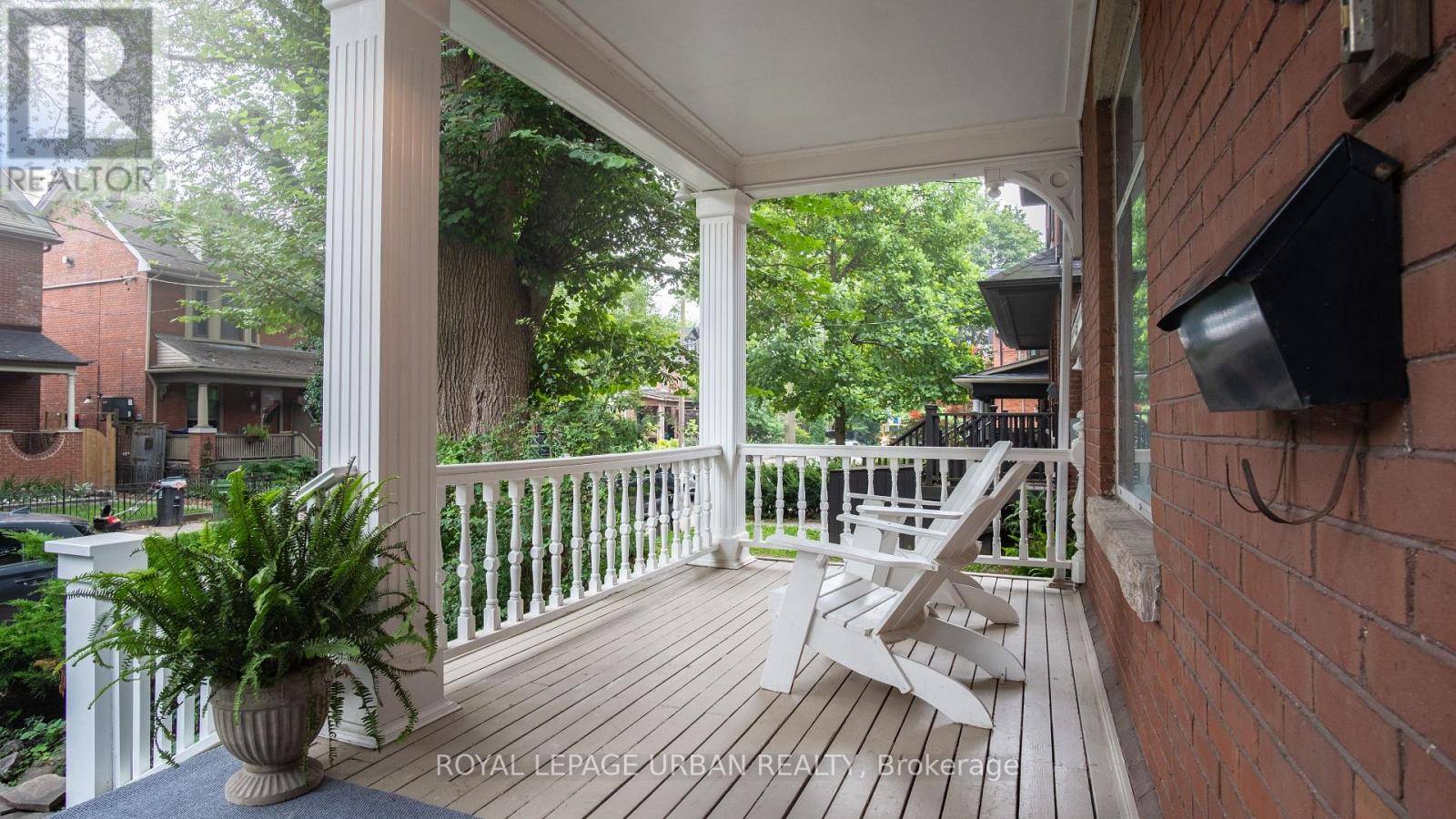 Toronto (south Riverdale), ON M4M2X5,64 BROOKLYN AVENUE
