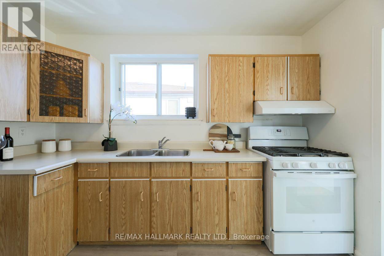 Toronto (clairlea-birchmount), ON M1L4H6,152 SANTAMONICA BOULEVARD