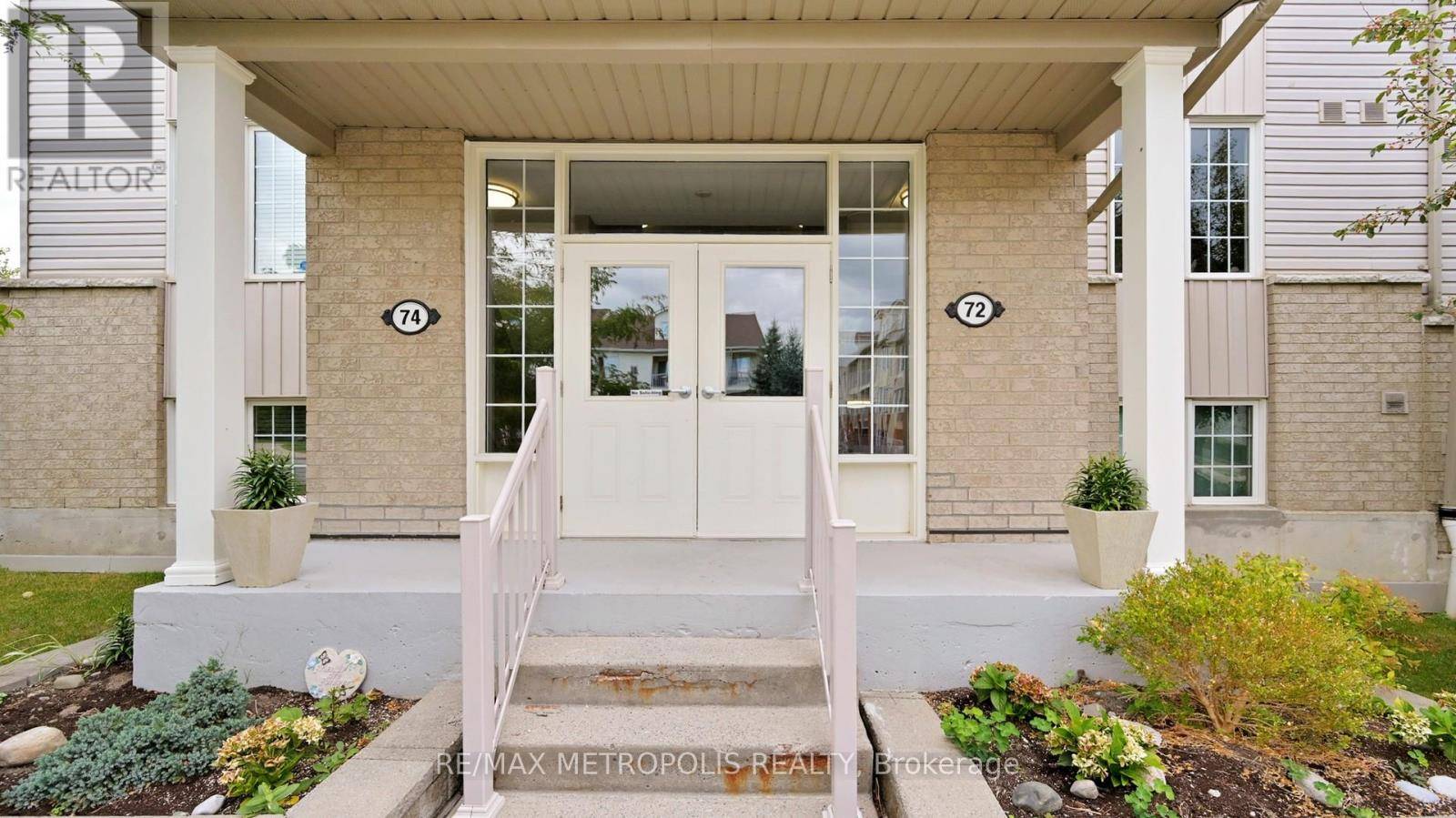 Whitby (pringle Creek), ON L1R0A3,72 Petra WAY #3